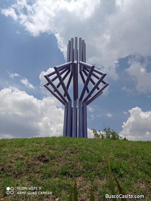 Casa a un costado de club de golf 