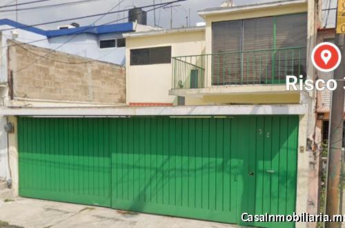 Casa sola de 2 niveles