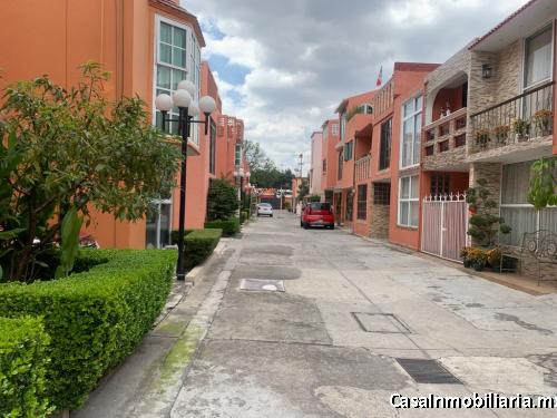 Linda casa iluminada en Condominio Horizontal lista para habitar en Coapa