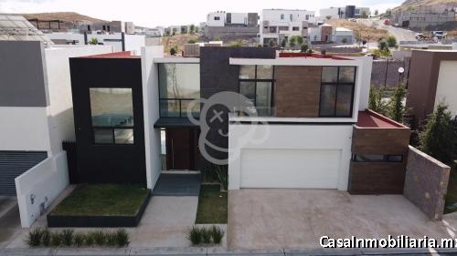 CASA DE 4 RECAMARAS EN FRACCIONAMIENTO NATURA 