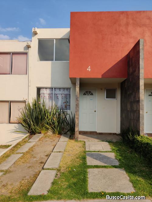 Se renta bonita casa en desarrollo privado