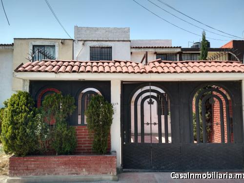 CASA A 12 MIN DEL AEROPUERTO DE TOLUCA EN PASEOS SANTIN CERCA DE WAL MART PLAZA SANTIN