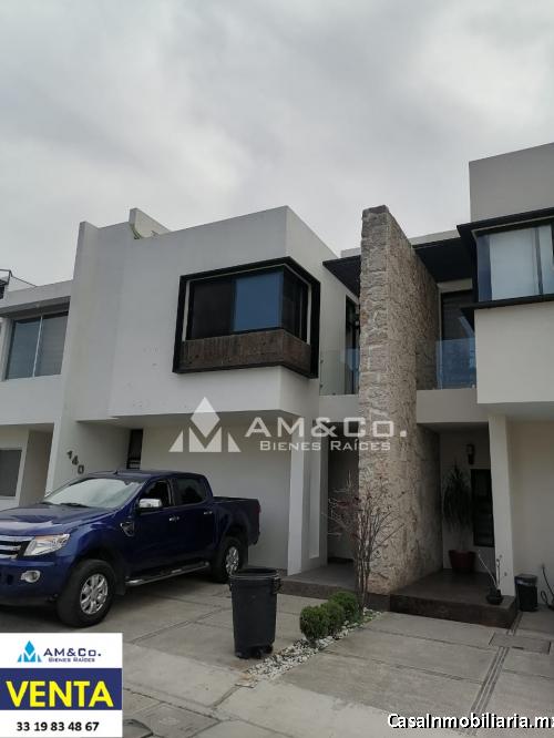 VENTA CASA EN PUNTO SUR TLAJOMULCO $ 4900,000.00  