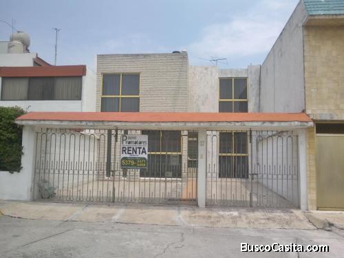 Excelente Ubicación Calle Cerrada, Hay un Parque con Juegos Infantiles.