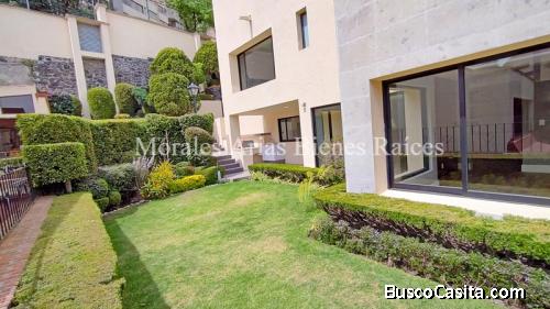 Amplia casa en condominio, en el Fraccionamiento Jardines en la Montaña.