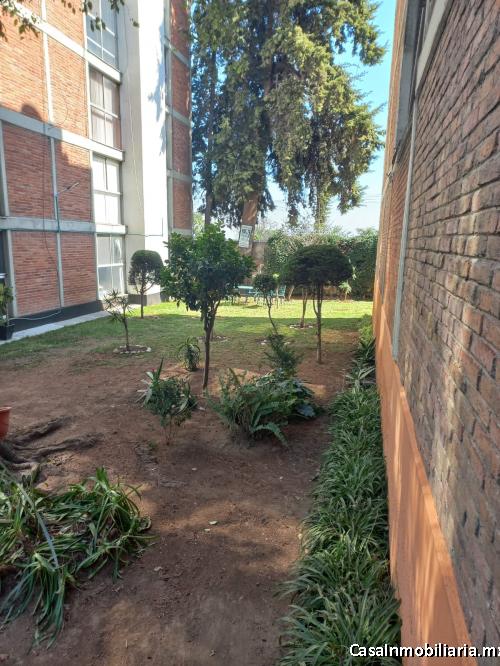 Departamento en excelentes condiciones en Avenida de las Aguilas. 