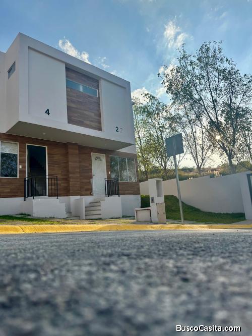 Vive en una casa con 3 recámaras y 3 baños en El Lago Residencial