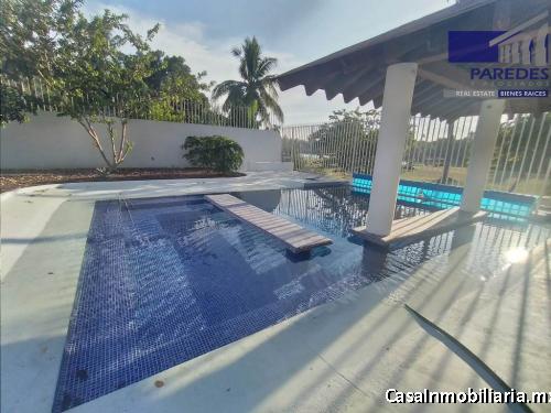 C120 Casa en Venta 3 recamaras y piscina frente Campo de Golf Palma Real en Ixtapa Zihuatanejo