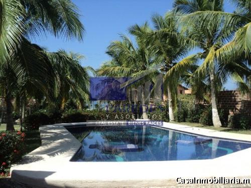 C113 Casa en Venta 3 recámaras piscina cerca playa Troncones