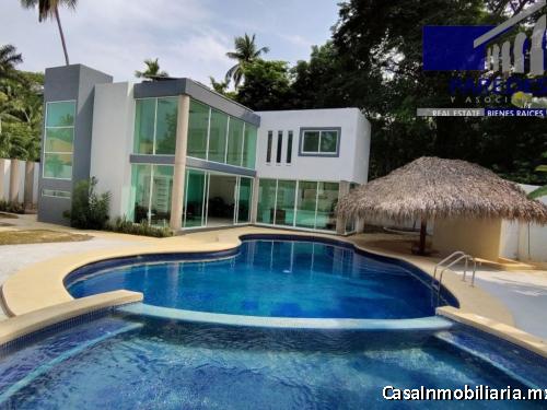 C112 Venta de Casa 3 recamaras piscina Residencial I en Ixtapa