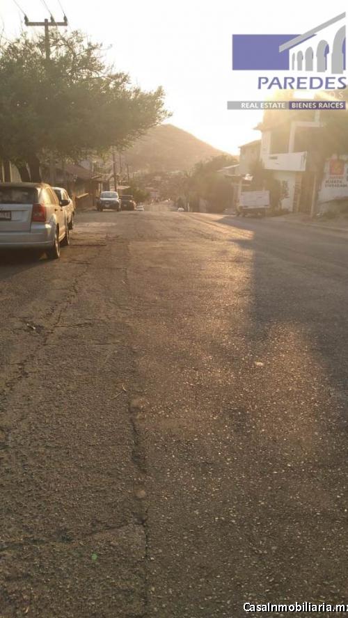 Zihuatanejo El hujal venta Terreno 330 mts avenida de Los Hujes T524