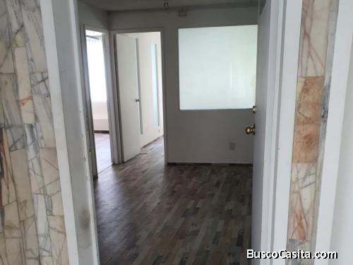 EXCELENTE OFICINA 3 CUBICULOS Y SALA ESPERA CON VIGILANCIA