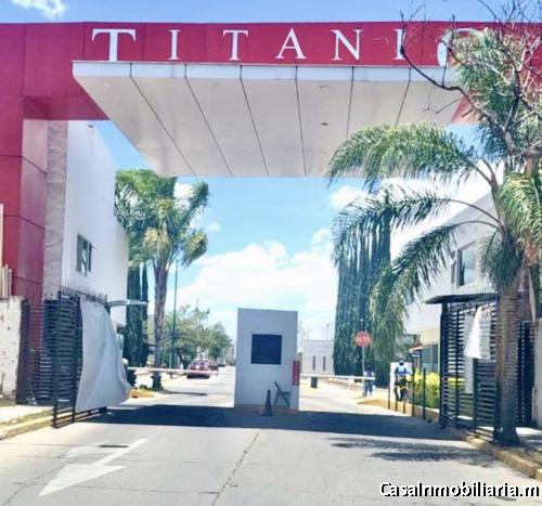 RENTA AMUEBLADA CASA EN TITANIO RESIDENCIAL 3 HABITACIONES (UNA EN PB) C/ UNA CON SU BAÑO COMPLETO