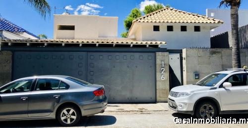 BAJA DE PRECIO | HERMOSA CASA DE UNA PLANTA EN VENTA FRENTE A ÁREA VERDE | RESIDENCIAL SAN ÁNGEL | 3