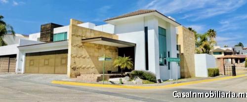 CASA EN RENTA SIN MUEBLES EN JARDINES DEL CAMPESTRE | ESQUINA | 4 RECÁMARAS (UNA EN PLANTA BAJA) | 4