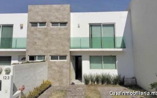 ¡BAJA SU PRECIO! HERMOSA CASA EN RENTA EN RESIDENCIAL ESMERALDA | ÁREAS VERDES | CERCA DE LA UNIVER