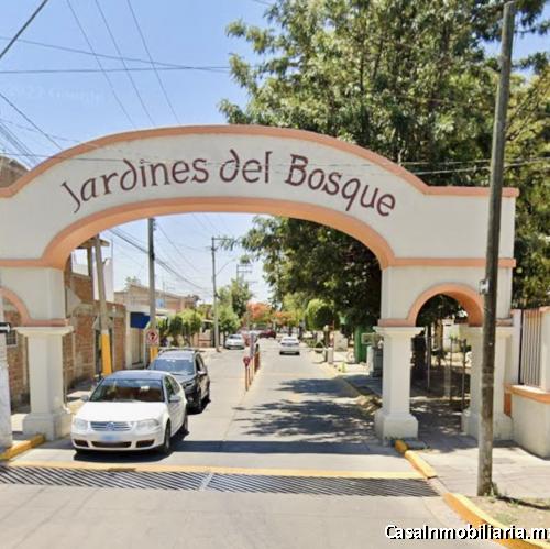 BONITA CASA EN VENTA EN CIRCUITO JARDINES DEL BOSQUE | FRENTE A PARQUE / ÁREA VERDE | 4 HABITACIONES