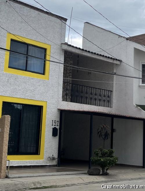 CASA EN RENTA EN PRIVADA REAL DEL BOSQUE | ZONA NORTE | A 9 MIN. APROX. DE PLAZA MAYOR | 3 RECÁMARAS