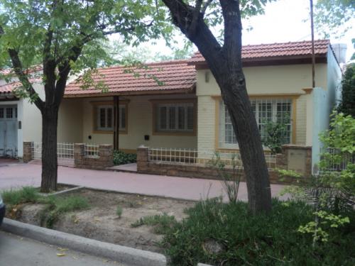 Casa en venta - calle Huarpes sexta seccion