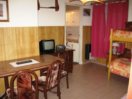 Dpto. 1 amb. interno Av. Colón 1300 a mts. del mar y Guemes u$s 38.000