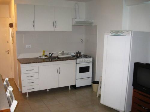 Dpto. 1 amb. dividido Av. Colón 1300 a mts. del mar U$S44.000