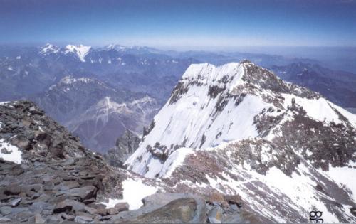 Casa en alta Montaña 2.000m terreno vde Agente.     POTRERILLOS