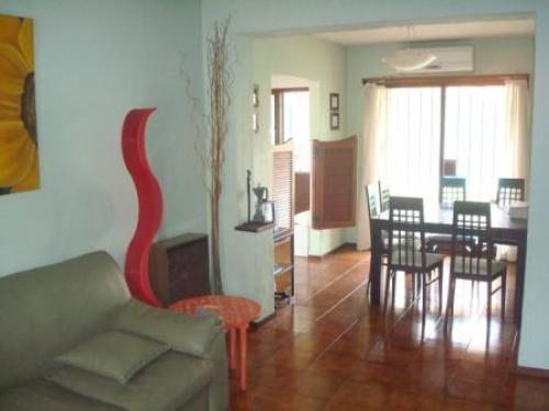 Chalet 3 amb, Martinez Prilidiano Pueyrredon 500. Pileta, parrilla, playroom.