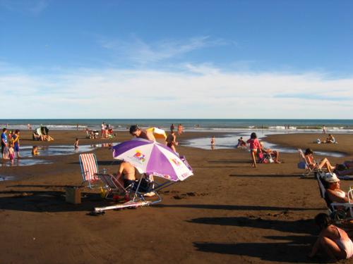 Monte Hermoso, departamento dueño vende 