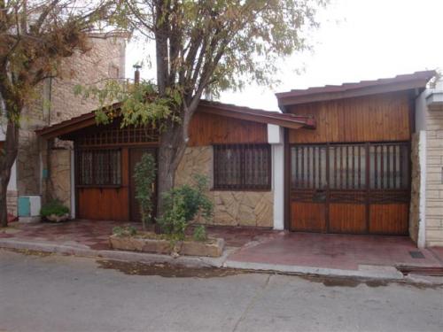 VENTA CASA EN ZONA RESIDENCIAL GODOY CRUZ