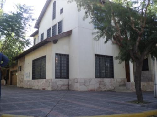 Casa en alquiler $8000 Idela hostel- consultorio
