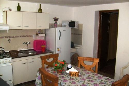 VILLA CARLOS PAZ: Departamento  para 4 personas a estrenar, 3 cuadras Centro. 