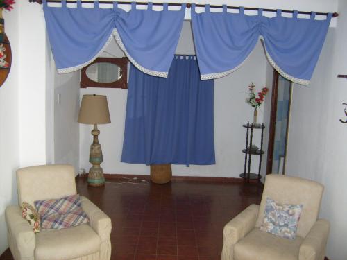 VILLA CARLOS PAZ: Casa Para 8 Personas, a 3 cuadras del centro y a 5 de la peatonal. 