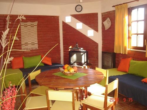 CABAÑAS EN CAPILLA DEL MONTE. SIERRAS DE CORDOBA PARA 6 PERSONAS TOTALMENTE EQUIPADA