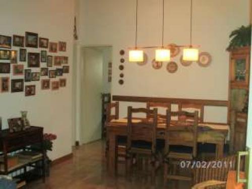 EXCELENTE TIPO CASA EN MONTE CASTRO