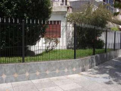 EXCELENTE CASA EN ESQUINA EN VERSAILLES