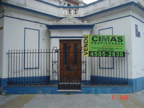 CASA 9 AMB. EN LOTE PROPIO EN ESQUINA *TOTALMENTE REFACCIONADA* FLORESTA