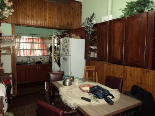 INMOBILIARIA RAES MS INVERSIONES VENDE CASA DE CATEGORIA BARRIO CANDIOTI NORTE