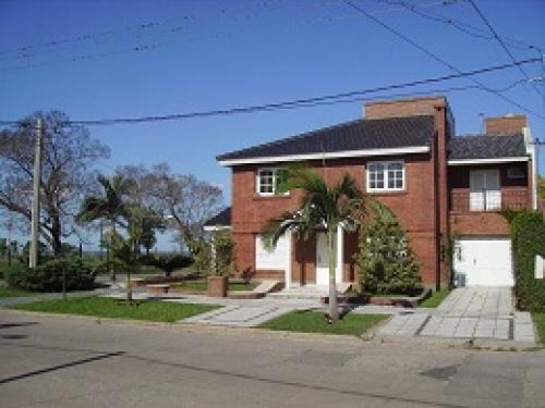 INMOBILIARIA RAES MS INVERSIONES VENDE EXCELENTE CASA BARRIO GUADALUPE RESIDENCIAL
