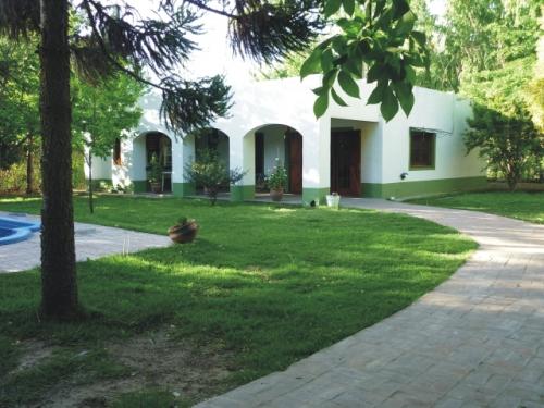 VENDO HERMOSA Y AMPLIA CASA QUINTA EN SALTO CON PILETA