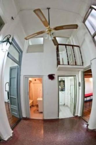 DUEÑA VENDE DEPARTAMENTO ANTIGUO DE 4 AMBIENTES EN PESOS 