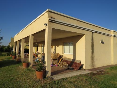 Alquilo hermosa casa en san isdro