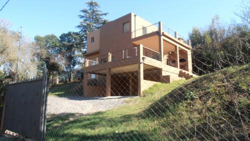 Vendo hermosa casa en villa allende