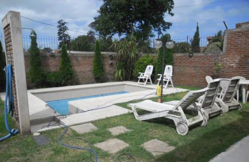 MAR DEL PLATA $ 100 ALQUILO CHALET con PARQUE PARRILLA Y PISCINA DIA,SEMANA,MES  (HASTA 10 PERSONAS)