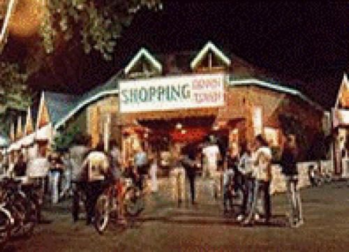 MIRAMAR VENTA / ALQUILER CENTRICO SHOPPING GRAN VIDRIERA! MTRS:PEATONAL VER VIDEO!!!