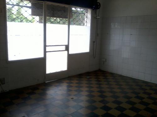 SE ALQUILA LOCAL EN BELAUSTEGUI CASI ESQUINA TERRERO