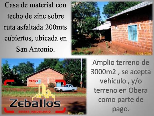 Vendo amplio terreno con casa de material.