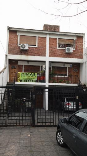DUPLEX 3 AMB. CON ENTRADA DE AUTO INDEP. MAS BALCON Y TERRAZA CON PARRILLA