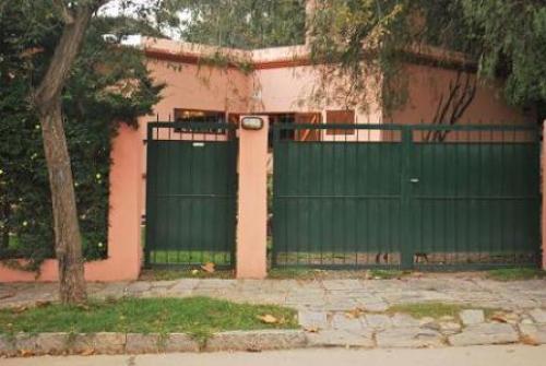 IMPORTANTE CASA EN ZONA RESIDENCIAL DE LA CUMBRE