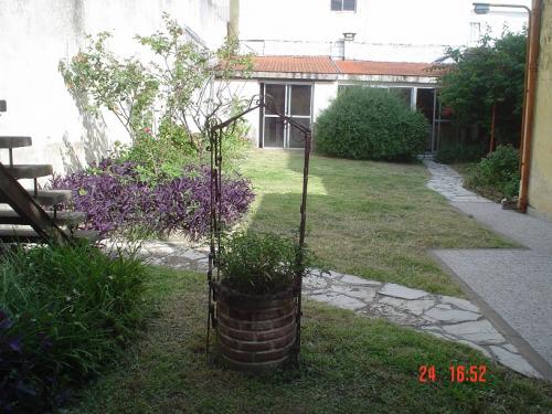 CASA 4 AMBIENTES CON ESPACIO GUARDACOCHE + PARQUE CON QUINCHO Y PARRILLA