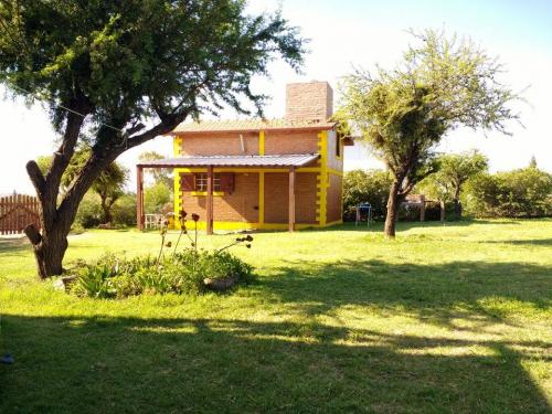 CAPILLA DEL MONTE CBA, CASA ESQUINA 2 PLTAS + CABAÑA